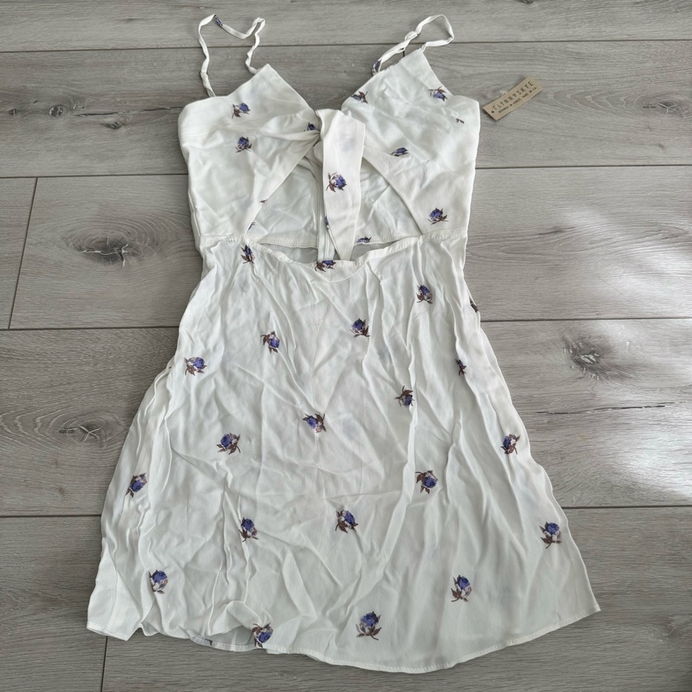 NWT Flynn Skye Bri White Floral Print Tie Front Mini Dress Women's Small…